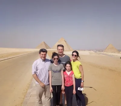 Tour to Pyramids & The Egyptian Museum